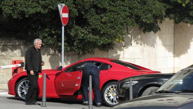 Split: Kerumov Ferrari 599 GTB mami pogled parkiran ispred zgrade Banovine 