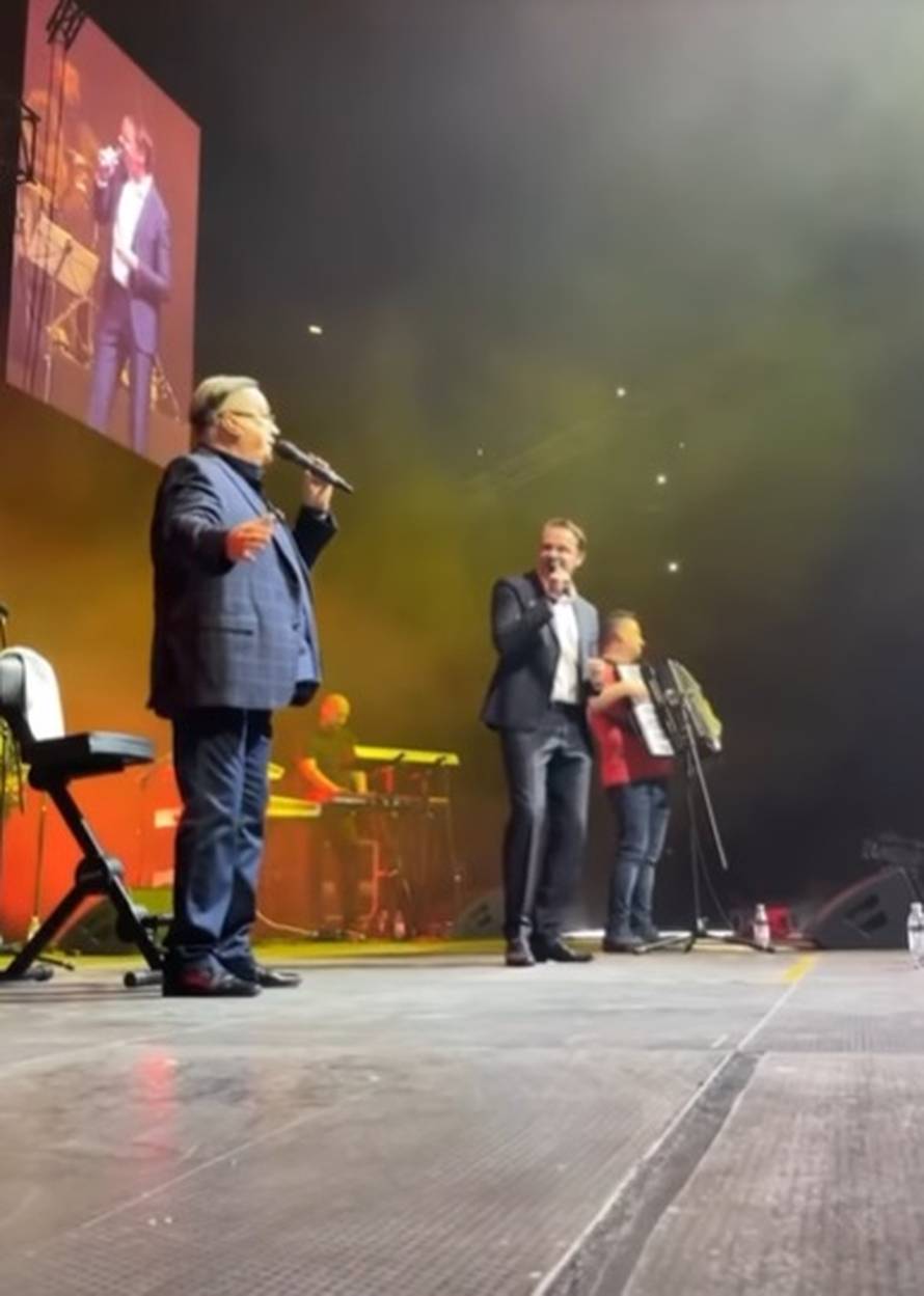 Euforija u Sarajevu: Legendarni Halid nastupio je s unukom