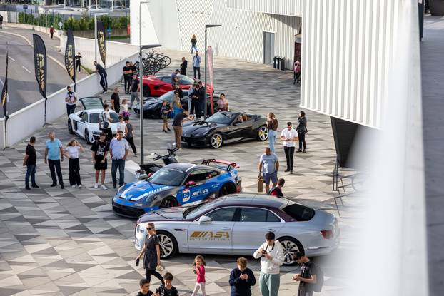 Zagreb: Ispred Z Centra izložena limitirana izdanja luksuznih i supersportskih automobila