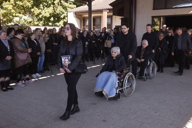 Posljednji ispraćaj Gorana Bareta na Gradskom groblju u Vinkovcima