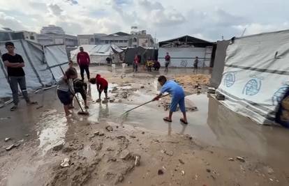 VIDEO Na sve još i poplava: U izbjegličkim kampovima u Gazi uništeni šatori, madraci, deke