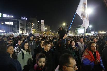 Nevjerojatne scene iz Novog Sada: Tisuće na ulicama, stigao i Vučić: 'Kreće žestoka akcija'