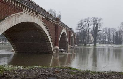 Sisak prošao bez evakuacije: Vodni val nije oštetio nasip