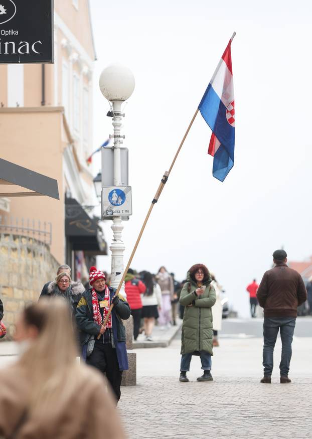 Zagreb: Prvi navijači okupljaju se na glavnom Trgu uoči svečanog dočeka rukometaša 