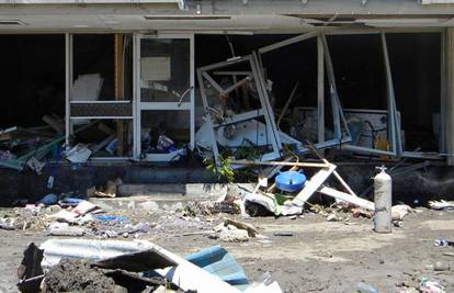 Tsunami nakon potresa na Samoi usmrtio 130 ljudi