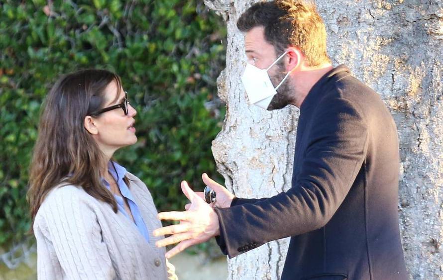 Ben Affleck and Jennifer Garner meet for a parent meeting at their kid's school