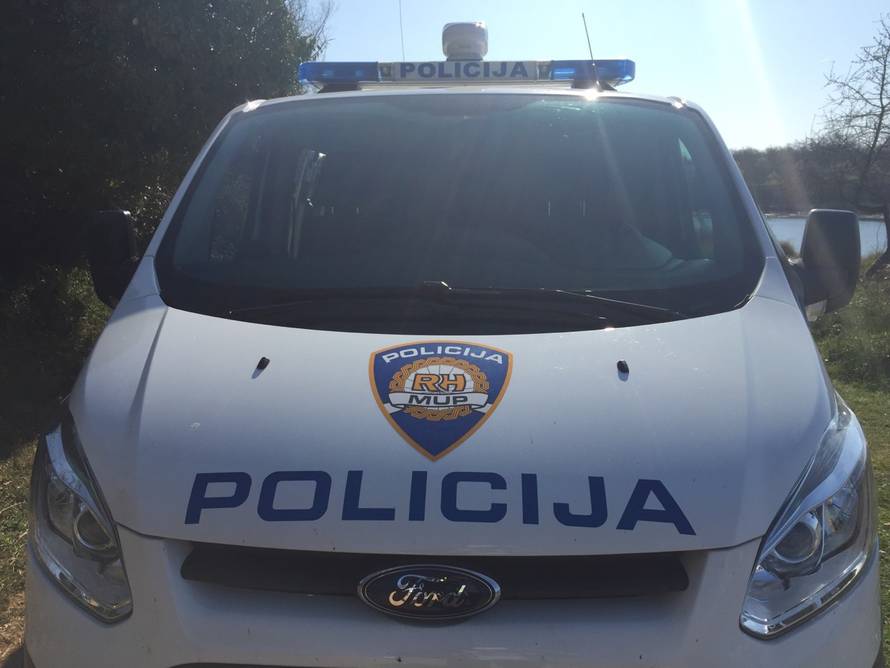 Maltezeri napali poštara i ženu koja se šetala, grizli ih za noge