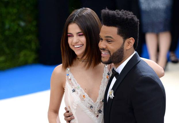 New York: Zaljubljeni Selena Gomez i The Weeknd na Met Gali