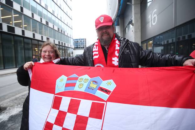 Oslo: Navijači ispred Unity Arene u kojoj se večeras održava finale Svjetskog rukometnog prvenstva