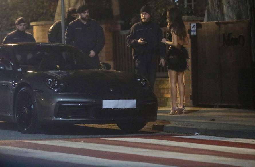 Zagreb: Bivšu misicu iznenadili Porscheom za rođendan. Zbog skrivenih tablica došla policija?