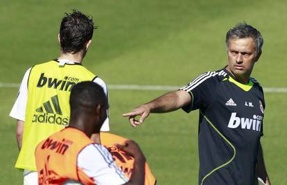 Mourinho: Trebaju mi još jedan napadač i obrambeni     