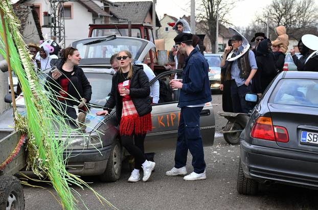 Donja Bebrina: Urnebesni pokladni utorak u Donjoj Bebrini