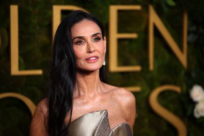 Kao da joj je 20! Demi Moore plijenila mladolikim izgledom: Ovako se mijenjala kroz godine