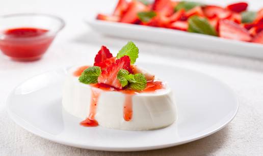 Lagana panna cotta s jagodama