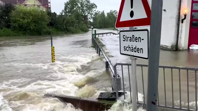 VIDEO Poplava u Njemačkoj nosi sve pred sobom! Helikopter spašava ljude zarobljene u vodi