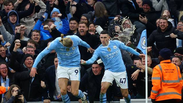 Premier League - Manchester City v Manchester United