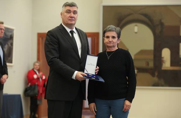 Predsjednik Milanović uručio odlikovanja dobrovoljnim darivateljima krvi u 2023. godini