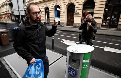 Od prosinca svaki tjedan vozit će plastiku i papir,  dio građana još čeka na besplatne vrećice