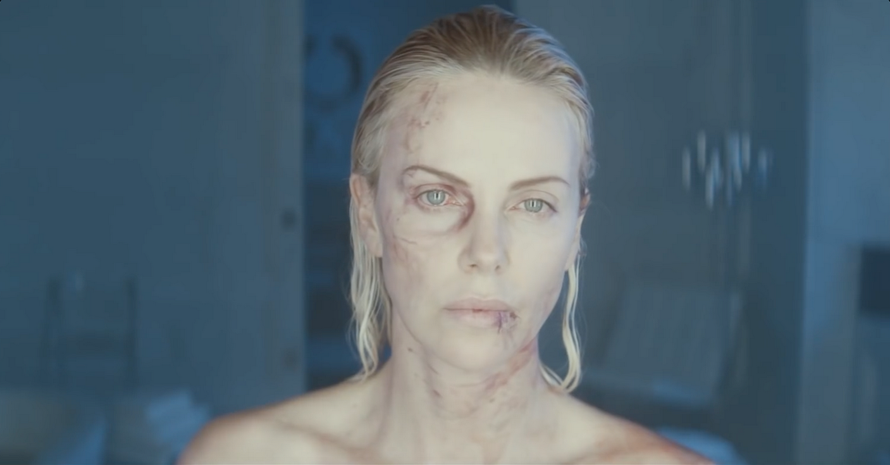 Charlize je akcijska zvijezda: Atomska plavuša slama kosti