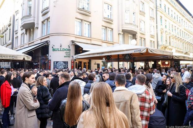 Zagreb: Gužva u centru grada na zadnji dan 2022 godine.