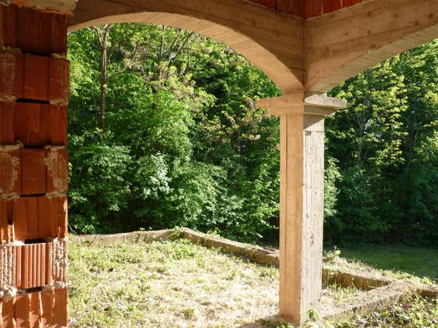 Traže milijun i pol eura za kuću u Zagrebu, nedostaju 'samo' fasada, pod, prozori, vrata....