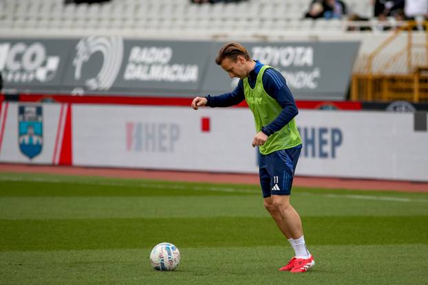 Split: Zagrijavanje igrača prije početka utakmice između Osijeka i Hajduka