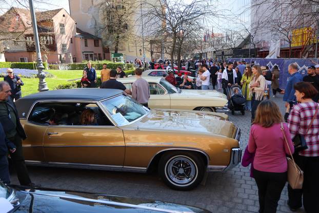 Zagreb: Na Europskom trgu održana je izložba oldtimera