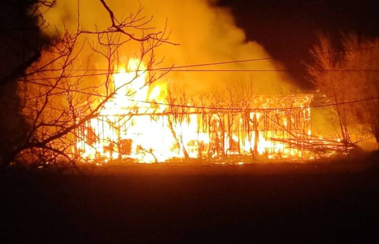 Požar u pilani u Vratišincu pod kontrolom: 'Srećom, nije nitko bio unutra u vrijeme požara...'