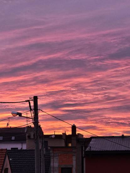 FOTO Prekrasan zalazak Sunca u Zagrebu obojio je nebo u rozo