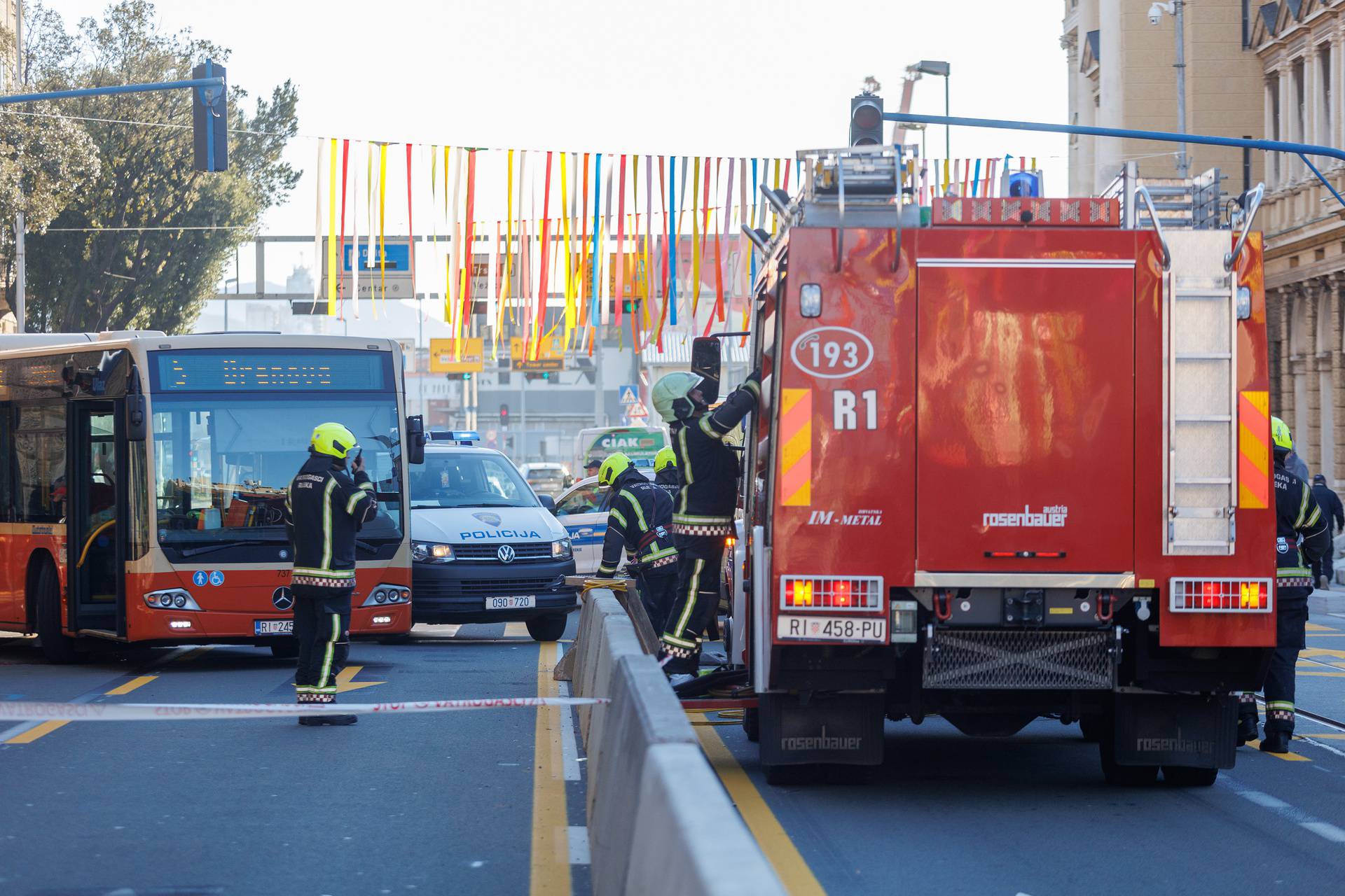 Autobus u centru Rijeke naletio na pješakinju