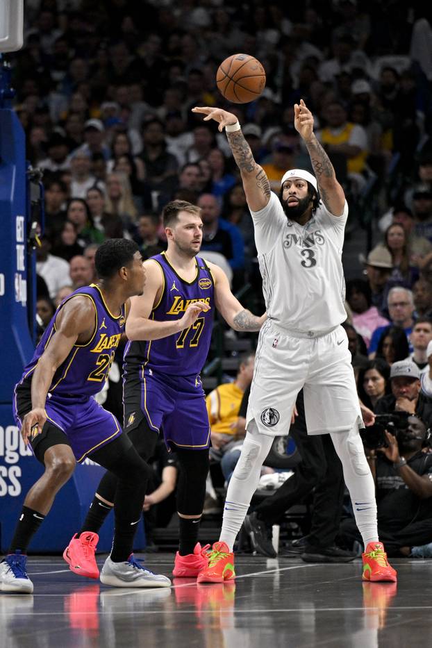 NBA: Los Angeles Lakers at Dallas Mavericks