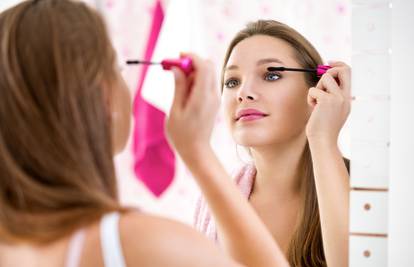 Stručnjakinja je podijelila make-up trikove uz koje ćete izgledati mlađe i bez botoxa