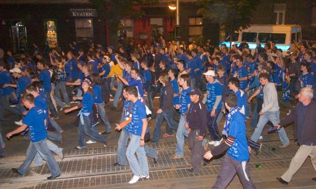 ARHIVA - Nogometaši Dinama na Trgu bana Jelačića s navijačima proslavili naslov prvaka Hrvatske, 19.05.2007.