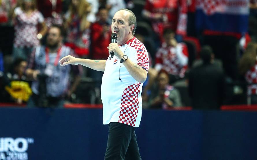 'Čujem se stalno s Modrićem, stižem im s gitarom u Rusiju...'