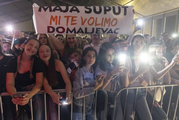 Vinkovci: Koncert Maje Šuput na 60. Vinkovačkim jesenima