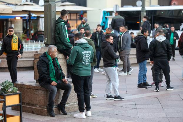 Navijači Omonoije u centru Rijeke uoči utakmice