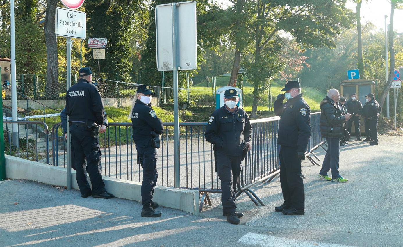 Zagreb: Policija osigurava prostor oko Jabuke prije početka deložacije