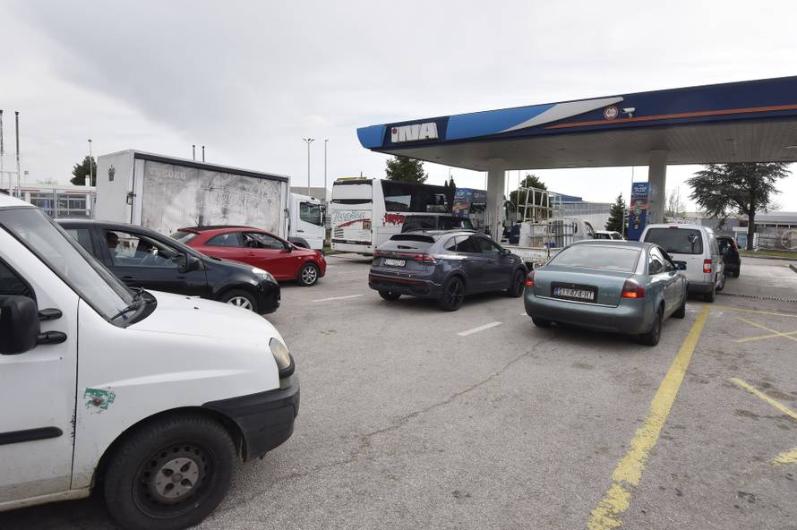 Šibenik: Gužve na benzinskim postajama zbog najavljenog poskupljenja