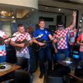 Slavonci zapjevali be&cacute;arac za Vatrene: 'Luka, povedi Hrvate, sa peharom nek se ku&cacute;i vrate...'
