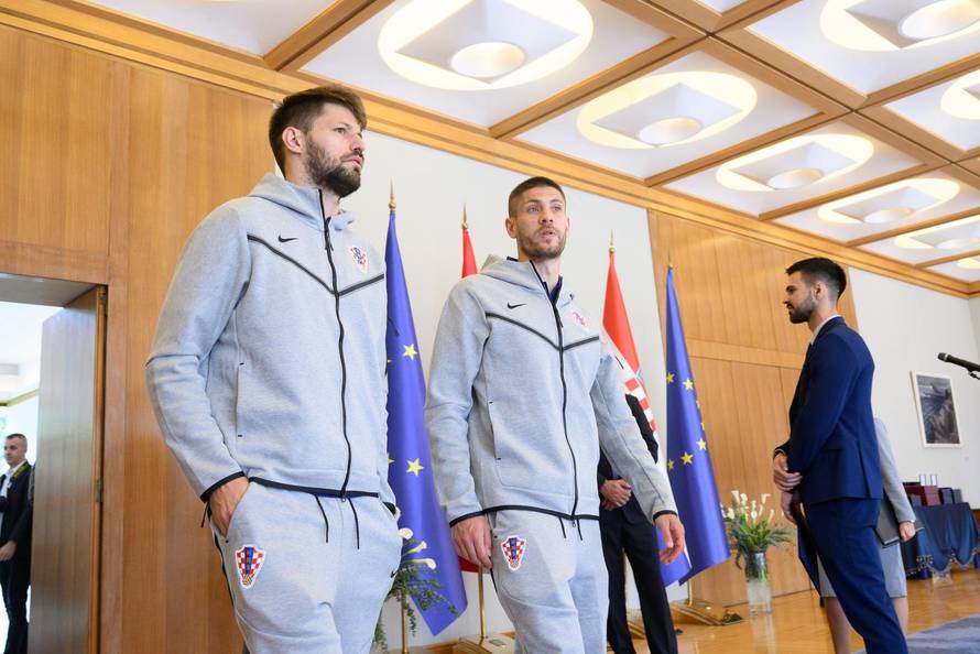 Zagreb: Predsjednik Milanović odlikovao hrvatske nogometne reprezentativce