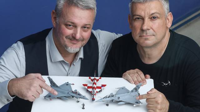 Zagreb: Maketari Davor Maričić i Tomislav Čagalj izradili su makete aviona Rafale i MiG21