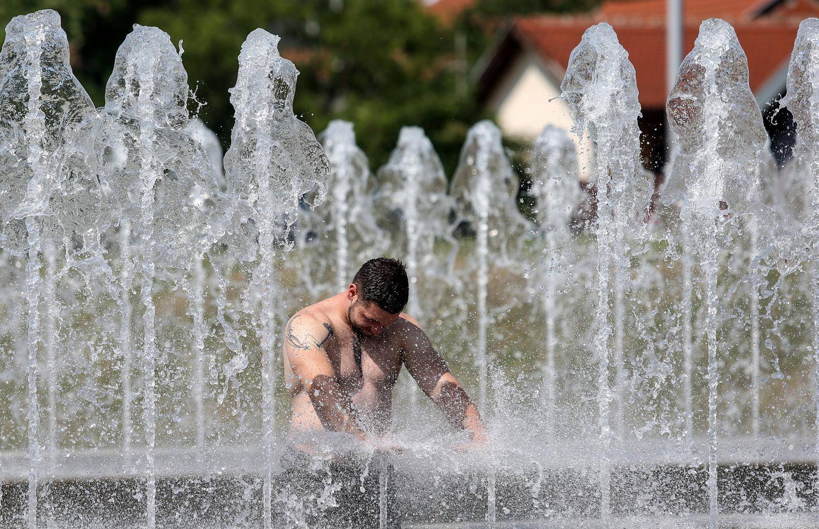 Zagreb: GraÃ°ani spas od vruÃ¦ina pronaÅ¡li u fontanama