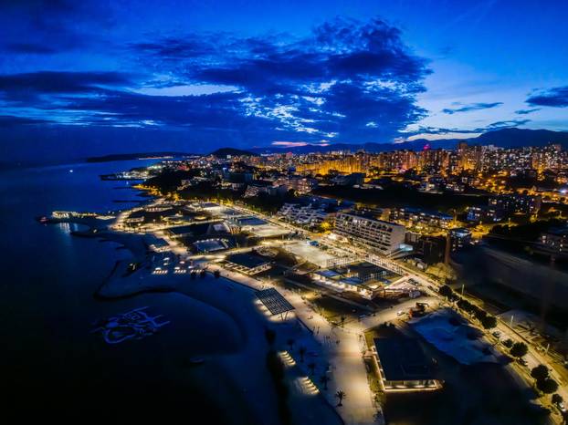 Noćne fotografije novouređenog Žnjanskog platoa