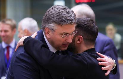 VIDEO Plenković srdačno zagrlio Zelenskog u Bruxellesu, kratko su popričali. U planu i sastanak