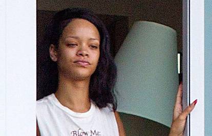 Rihanna je dokaz da ni slavni nisu lijepi kad se tek probude