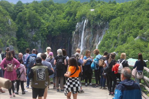 Turisti na Plitvicama