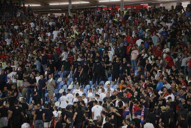 Beograd: Tijekom utakmice Srbije i Engleske izbila tučnjava, intervenirala policija