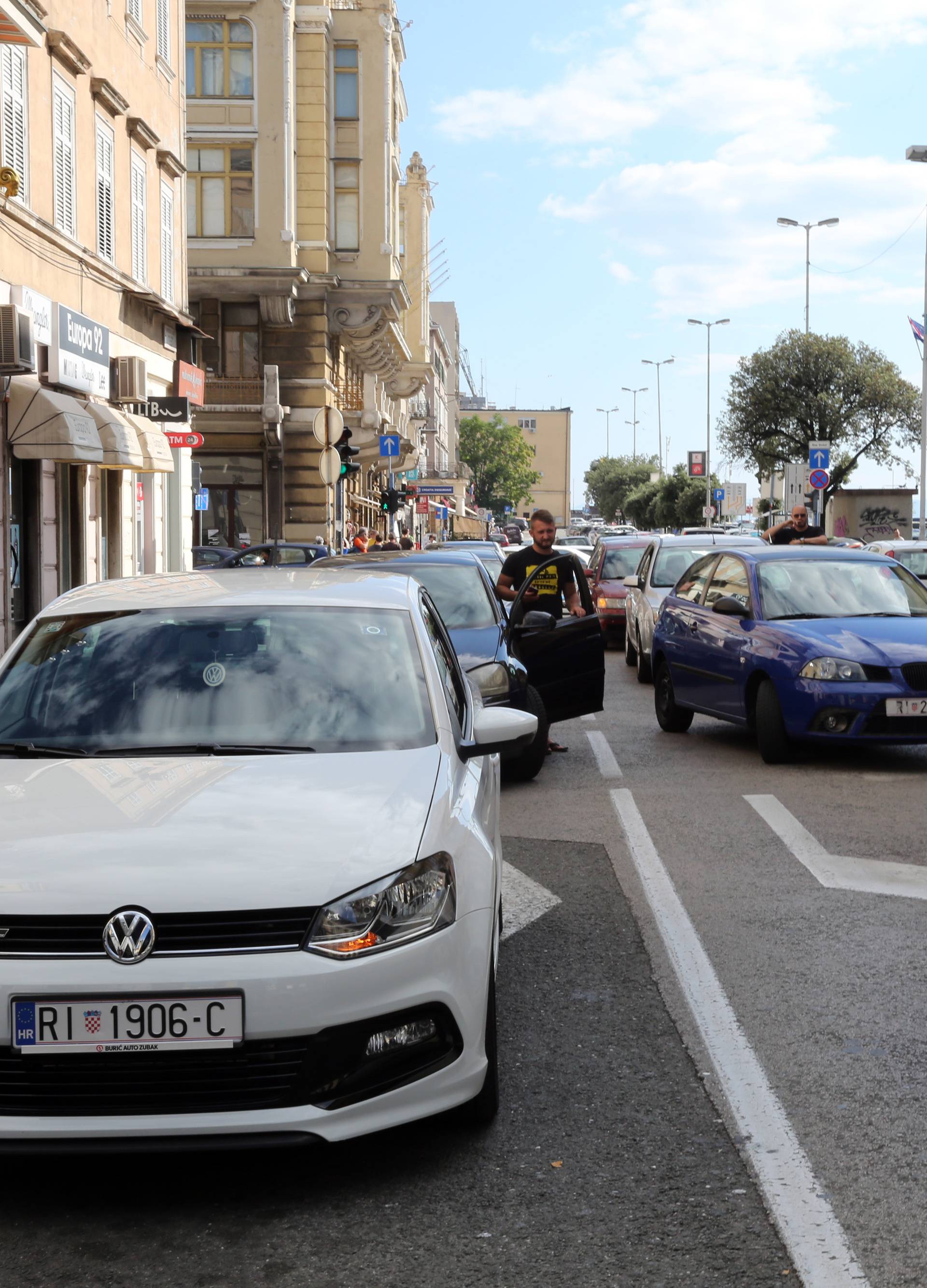 Za niže cijene goriva: Promet stao u Zagrebu, Osijeku, Rijeci