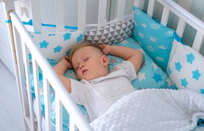 Ovi mitovi o bebinom spavanju nisu istiniti, a mnogi ih se drže