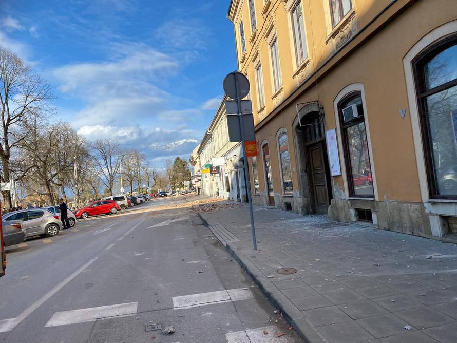 Uživo iz Petrinje: Poginulo je 7 ljudi, grad je u ruševinama...